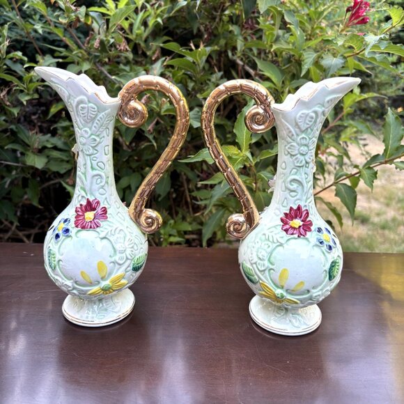 Vintage Ceramic Floral Rococo Vase Pair with Applied Flowers - Picture 3 of 13